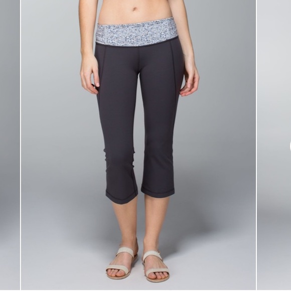 ❗️SOLD❗️Size 4 2011 Lululemon Gather and Grow Crop